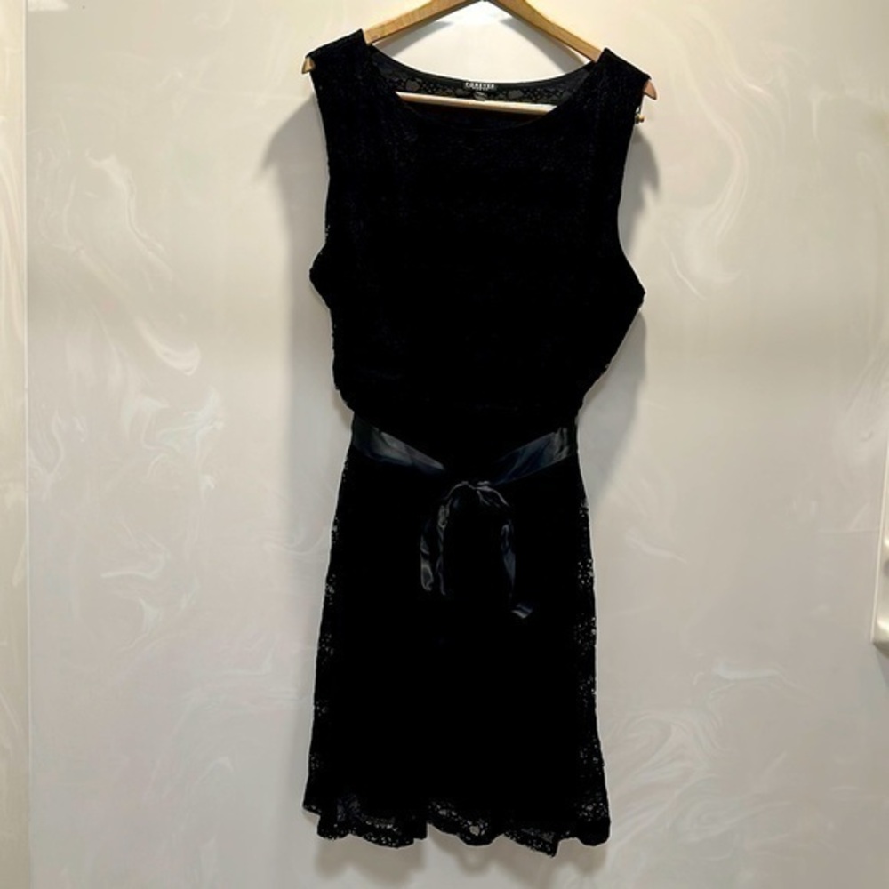 Black Lace Sleeveless Dress